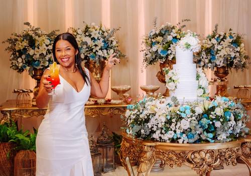 Aniversários Adultos de Festa de 50 Anos no Ballroom – Adriana Celebra com Estilo em Niterói