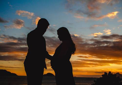 Gestante de Ensaio de Gestante na Praia de Camboinhas | Aline