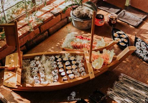 Buffet Enfesta de Mesa de Sushi no Chalé