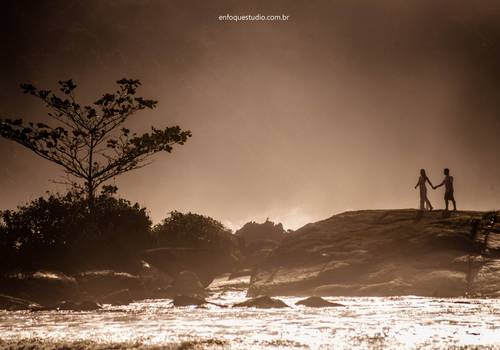 Sessão Fotográfica na praia de Pré Wedding Jana + Vini