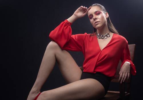 Editorial de Yngrid Konrath | Red on Black
