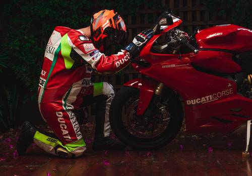 Retratos de Alex Cardoso - Apaixonado por sua Ducati