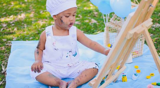 Ensaio Infantil de Ensaio Infantil Yann 2 anos - Smash the Paint