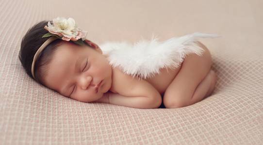 Newborn de Isis