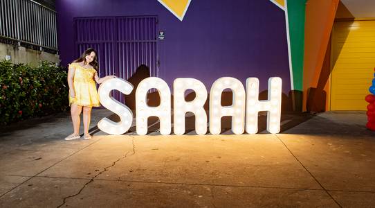 Aniversário de Sarah celebra seus 10 anos com o tema de A Bela e a Fera