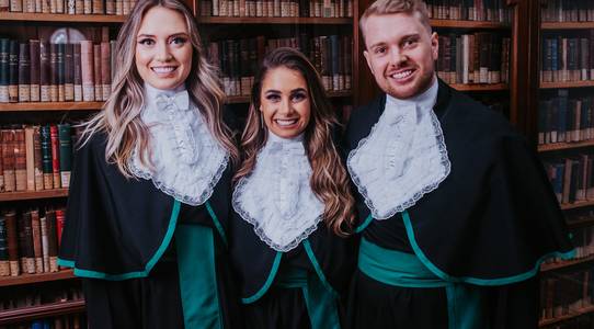 Ensaios de André, Luiza e Luize | Ensaio de Toga