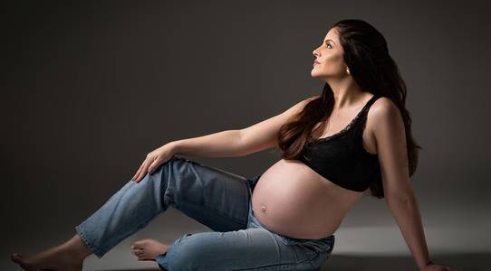 Gestante de Ensaio Charlyse à espera da Bela