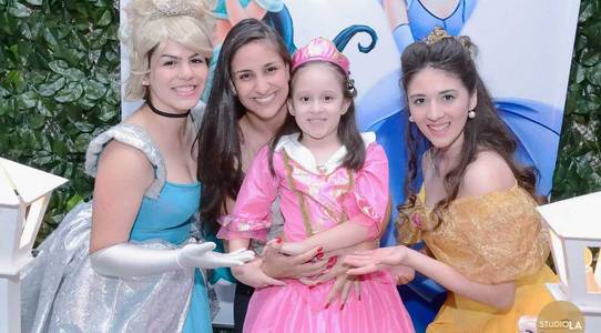 Festa Infantil de Aniversário da Maria Eduarda - Recepção com princesas