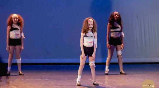 Apresentação/Teatro de Espetáculo de Dança Infantil Aplausos - Escola de Dança Passos do Céu