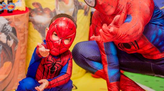 Fotografia Infantil de 2 Anos Bernardo - Avengers