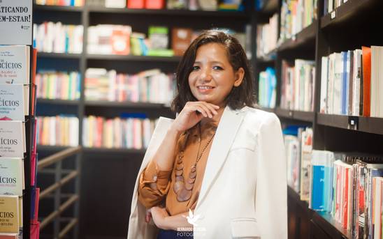 Posicionamento de Imagem de Retrato Profissional em Manaus: Ensaio com Gheysa Moura para Posicionamento e Autoridade