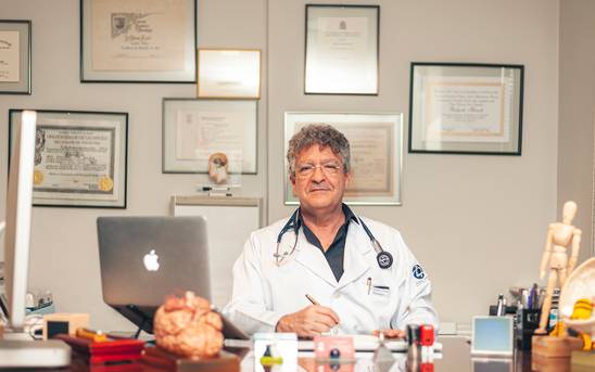 Ensaios Corporativos de Dr. Roberto Hirsch