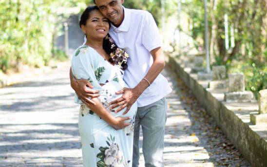 GRÁVIDAS - ESTÚDIO / EXTERNAS de Ensaio externo da gravidez de Marise e Elias.