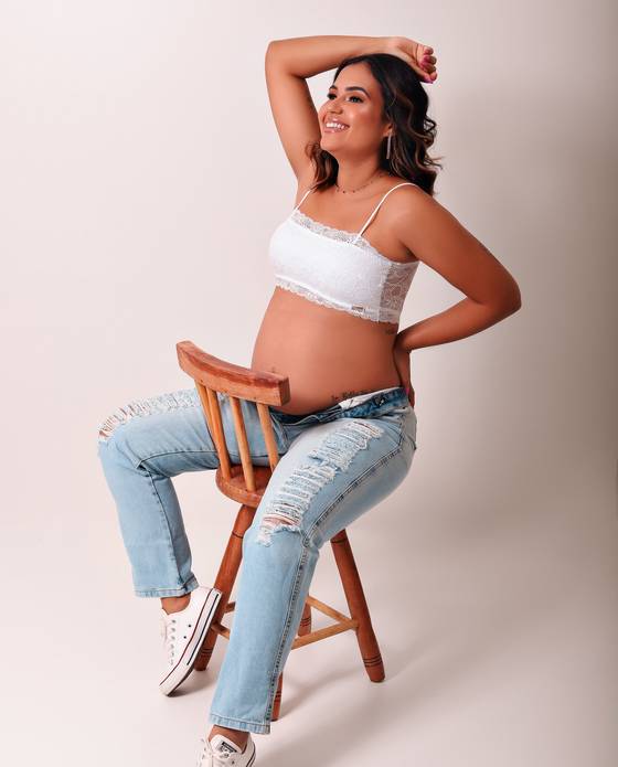 Gestante (Estúdio) de Carolina