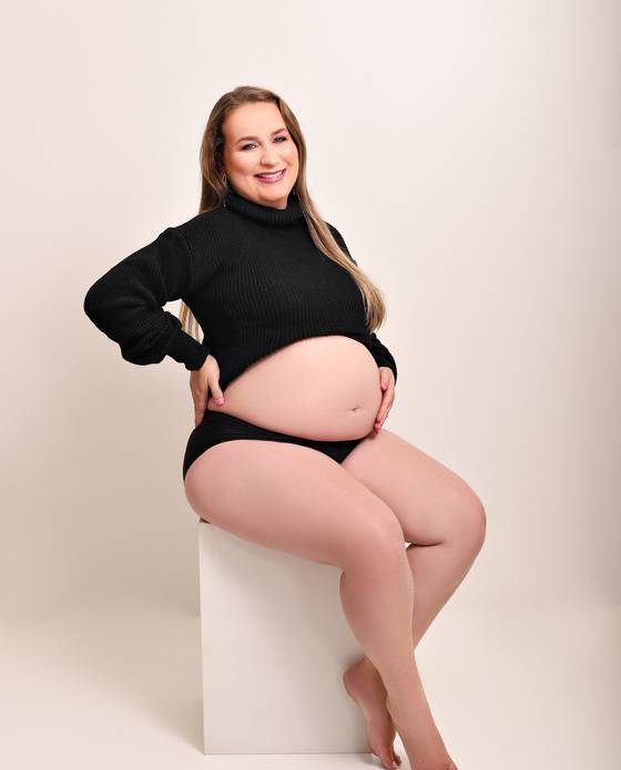 Gestante (Estúdio) de Thais Silva