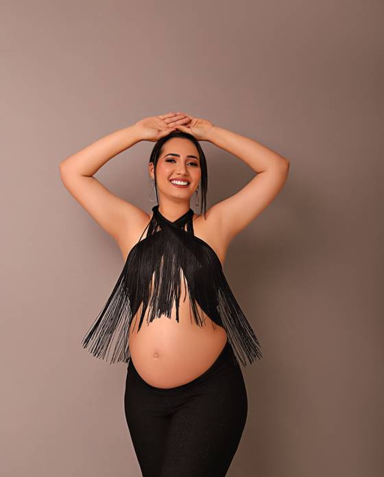 Gestante (Estúdio) de Taylani