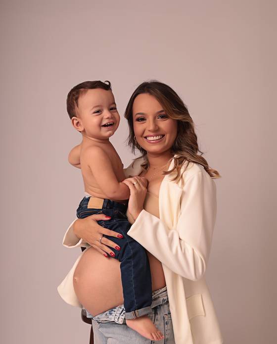 Gestante (Estúdio) de Luiza