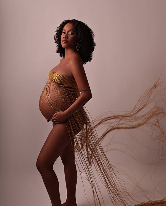 Gestante (Estúdio) de Ludmila