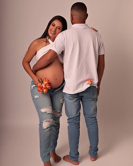 Gestante (Estúdio) de Iândara