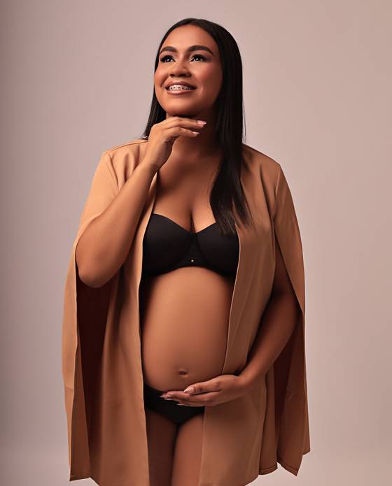 Gestante (Estúdio) de Emily