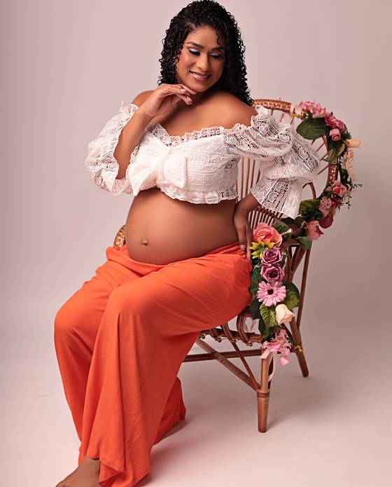 Gestante (Estúdio) de Mara