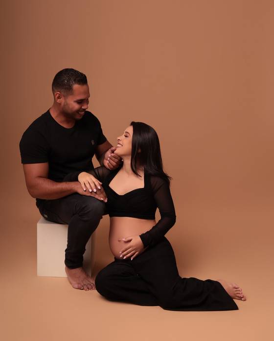 Gestante (Estúdio) de Mila