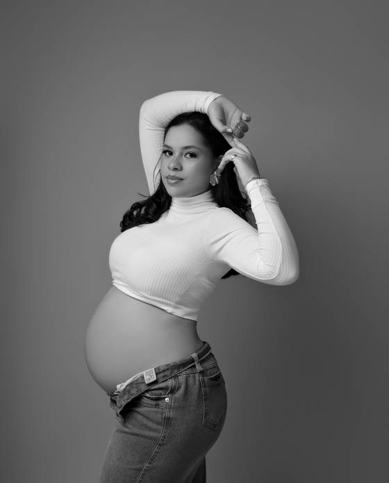 Gestante (Estúdio) de Maria Luiza