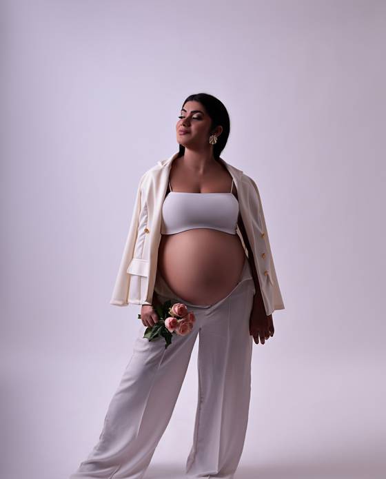 Gestante (Estúdio) de Aline