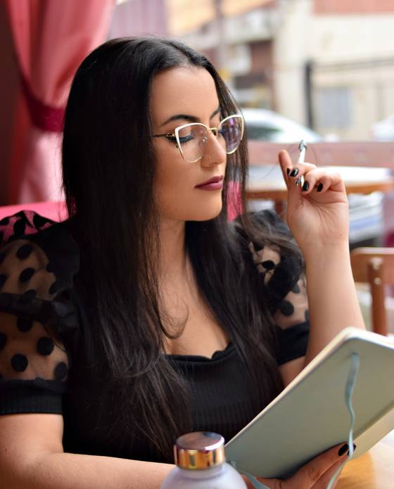 Externos de Ensaio em Cafeteria com Júlia Costa