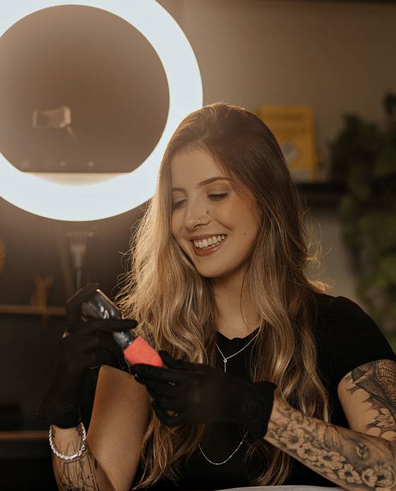 Ensaio Corporativo de Júlia Fabris - Tatuadora