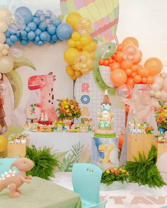 Jamily Festeira  de Dinossauros para Guga