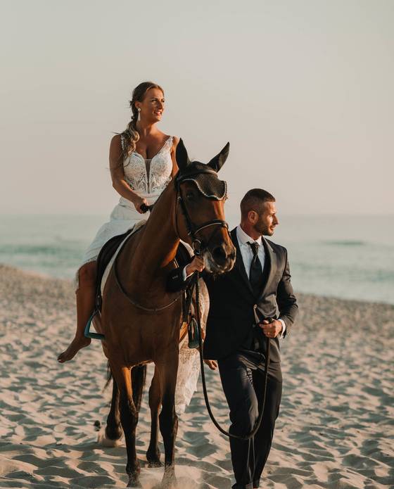 SOLTEIROS / LOVE THE DRESS de Vera / Helder 