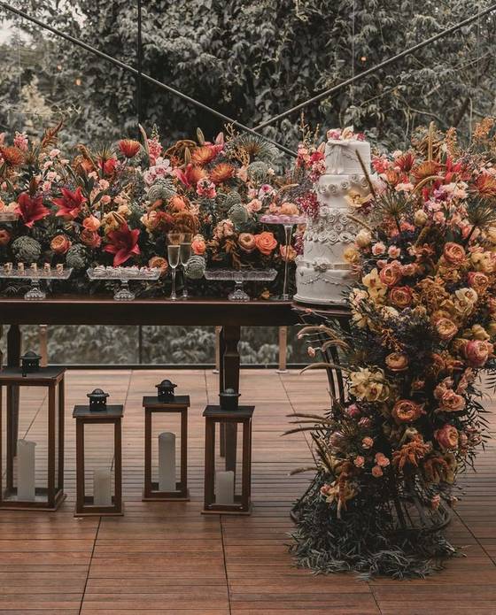 EDITORIAL / LANÇAMENTO de Aghata Moura + Renan Justino