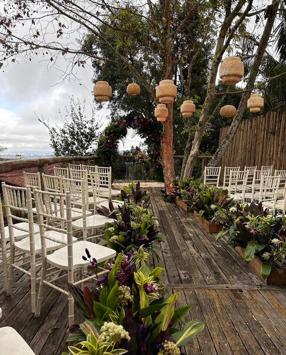 EDITORIAL / LANÇAMENTO de CASA POR DO SOL CANTAREIRA