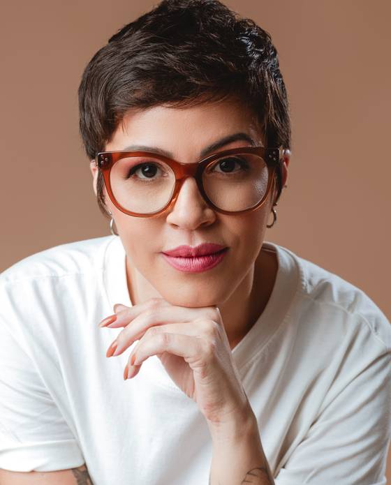 Corporativo de Alessandra Brito