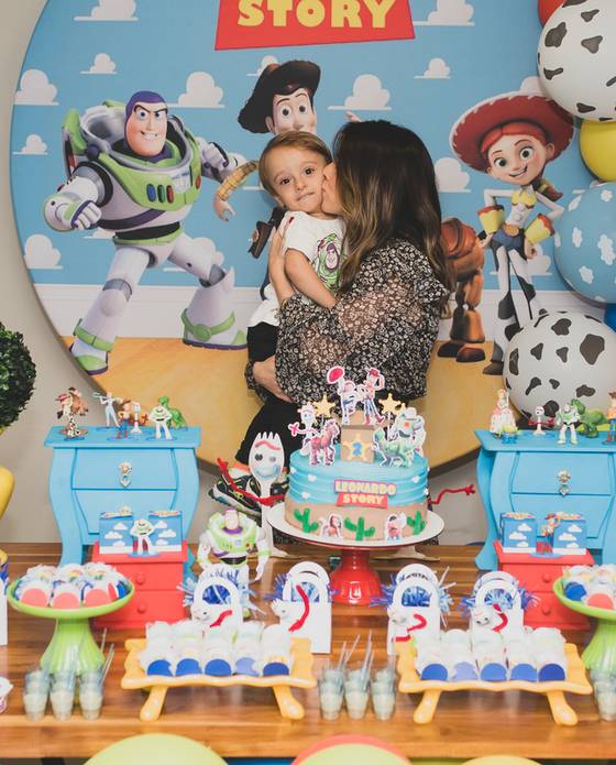 Aniversários de LEO 2 ANOS