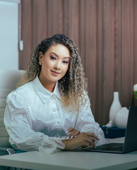 RETRATO de Dra. Júlia Kessyla 