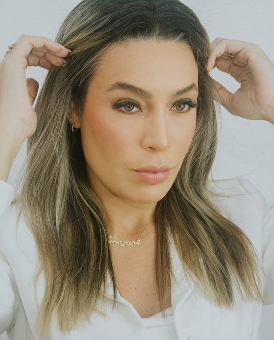 BUSINESS de  THAYANE LUZ