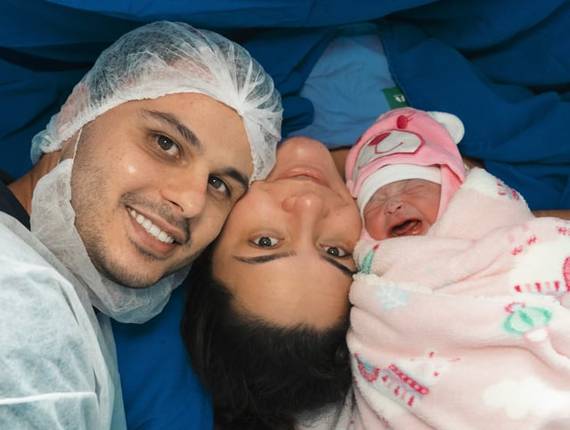 Parto Cesárea de Nascimento Angelina