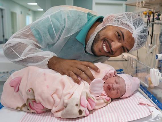 Parto Cesárea de Nascimento Manuela