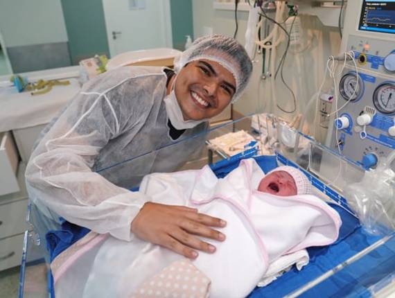 Parto Cesárea de Nascimento Elisa