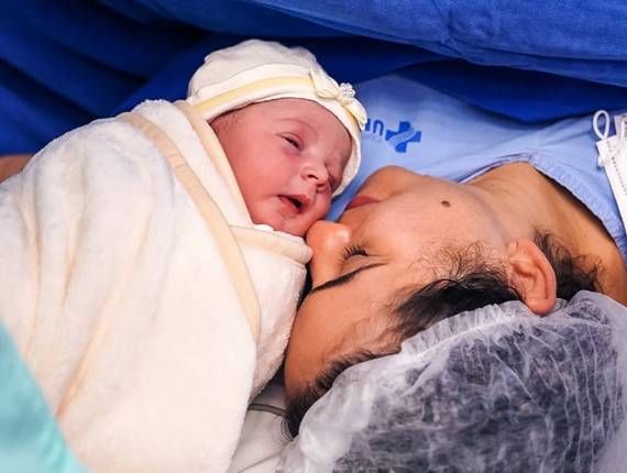 Parto Cesárea de Nascimento Louise