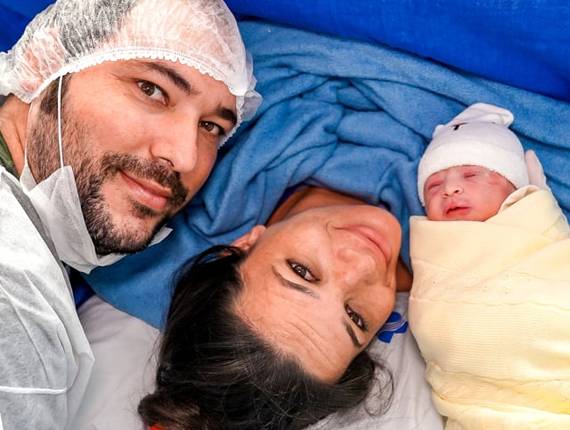 Parto Cesárea de Nascimento Íris