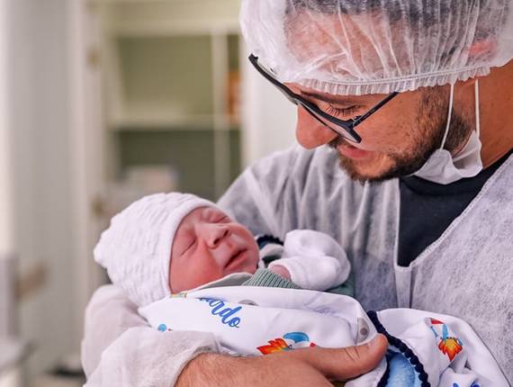 Parto Cesárea de Nascimento Leonardo