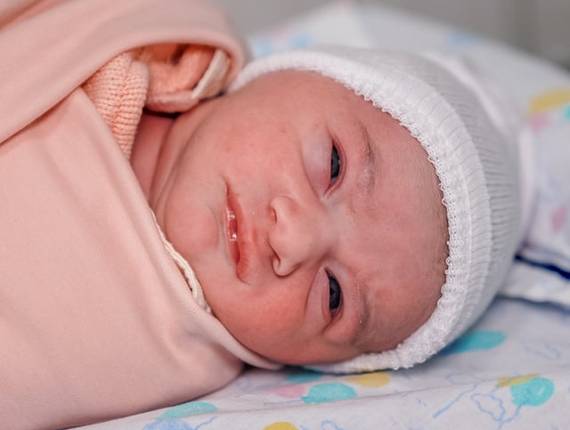 Parto Cesárea de Nascimento Ísis