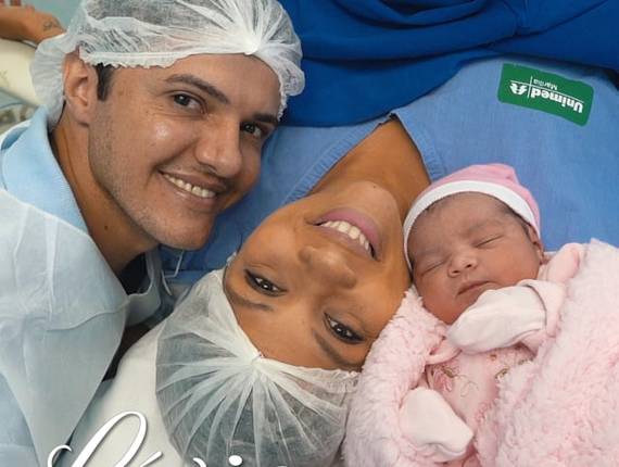 Parto Cesárea de Nascimento Lívia