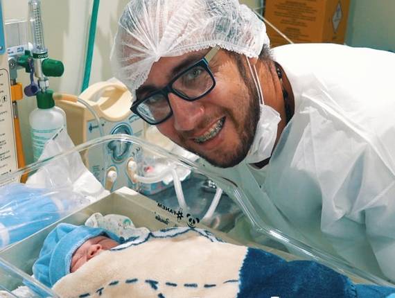 Parto Cesárea de Nascimento Andrew