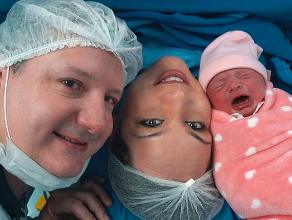 Parto Cesárea de Nascimento Manuela