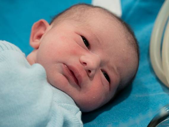 Parto Cesárea de Nascimento Theo