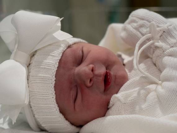 Parto Cesárea de Nascimento Maju